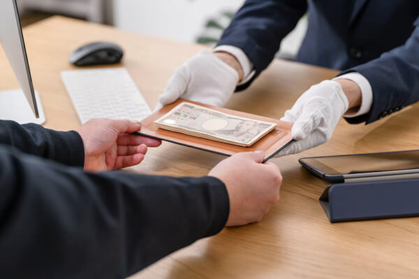 ❸ その場で現金にてお支払い